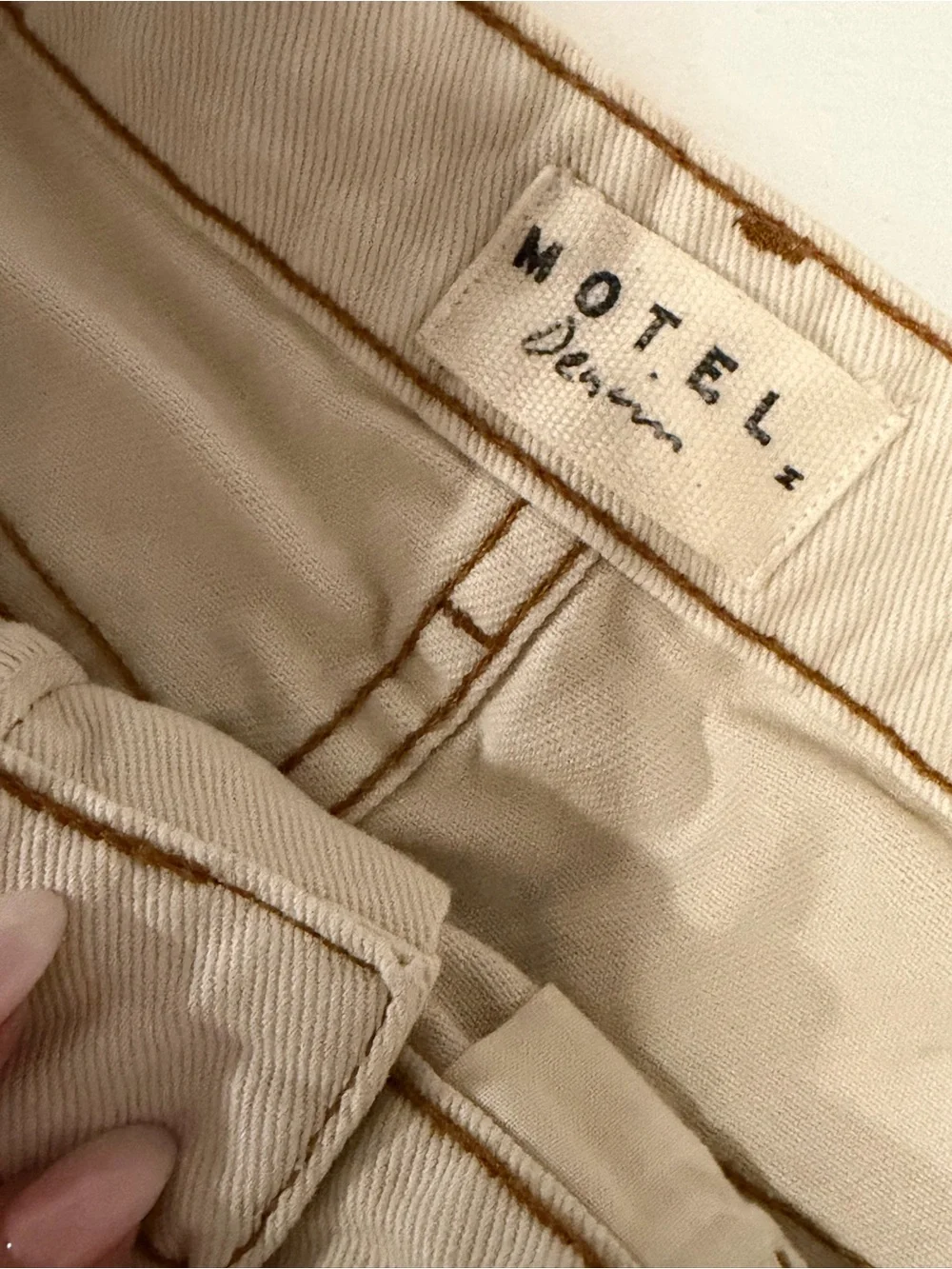 Motel Rocks off white